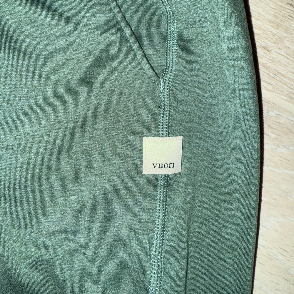 Vuori Joggers size Large - Picture 5 of 8
